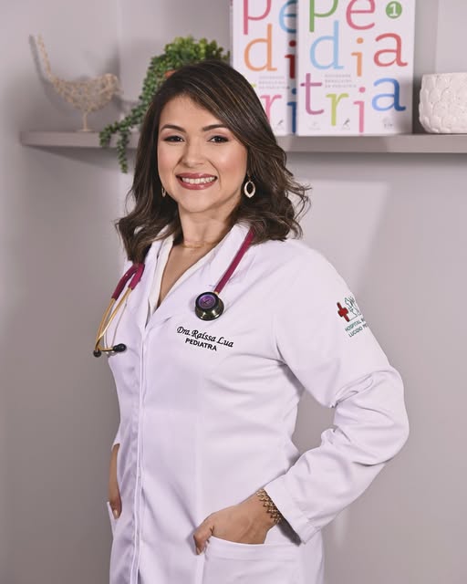 Dra. Raíssa Lua de jaleco branco